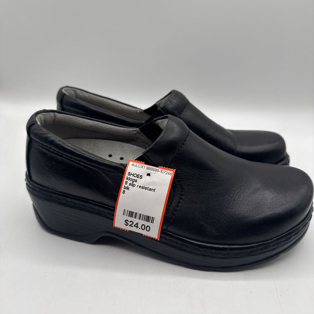 8 slip resistant clogs