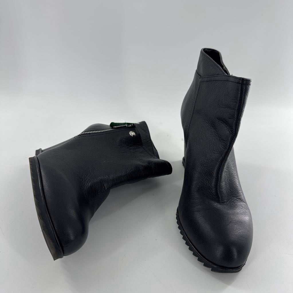 10 leather wedge heel boot