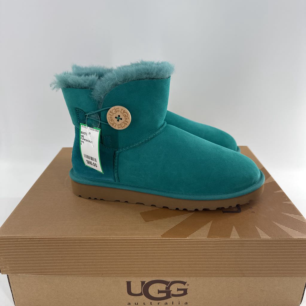 8 sherpa lined boots