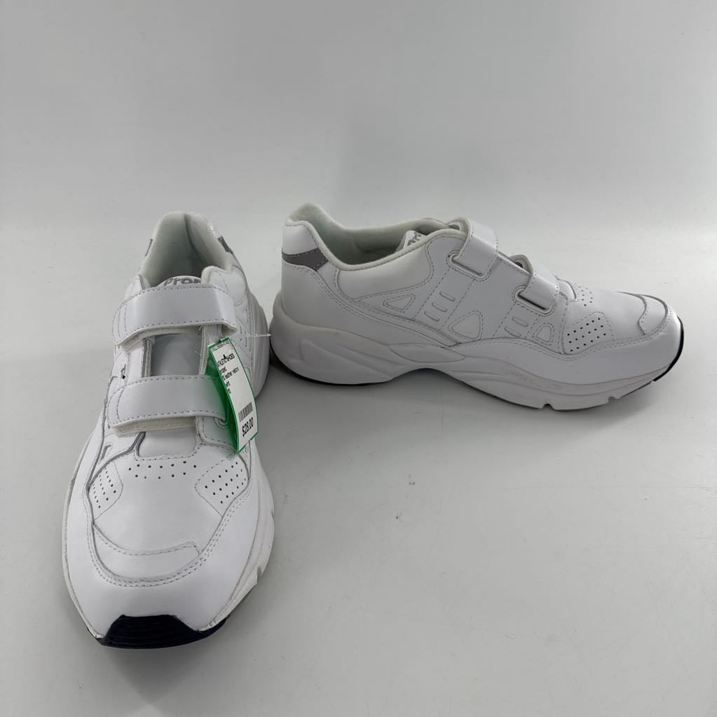 10 leather velcro strap sneaker