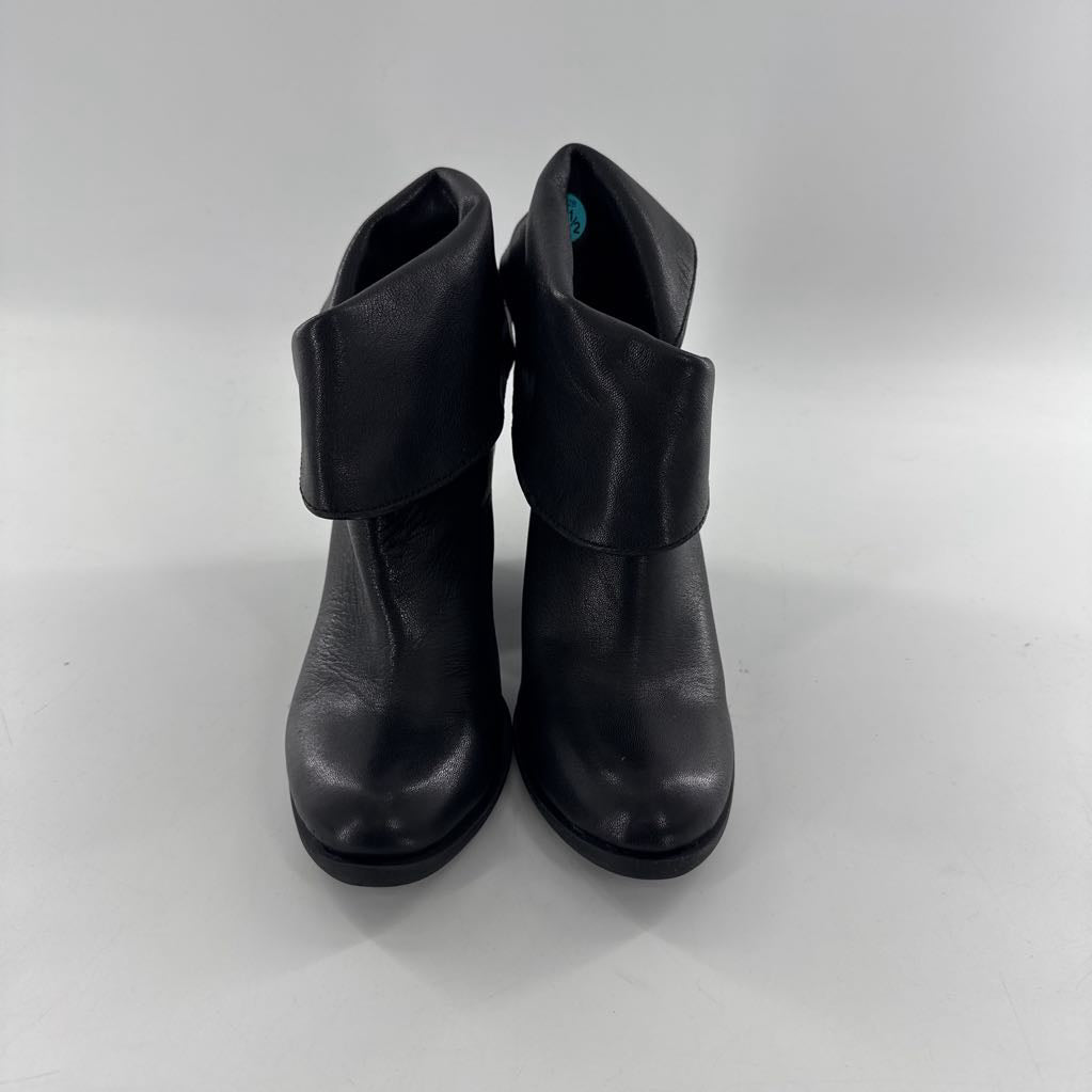 R104 7.5 leather cuffed ankle boot