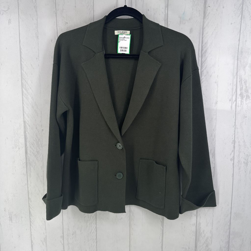M button front sweater