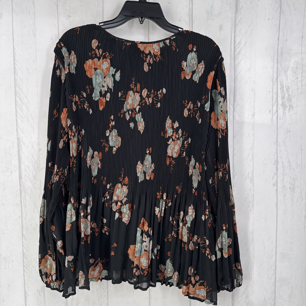 XL l/s flower print accordion pleated top