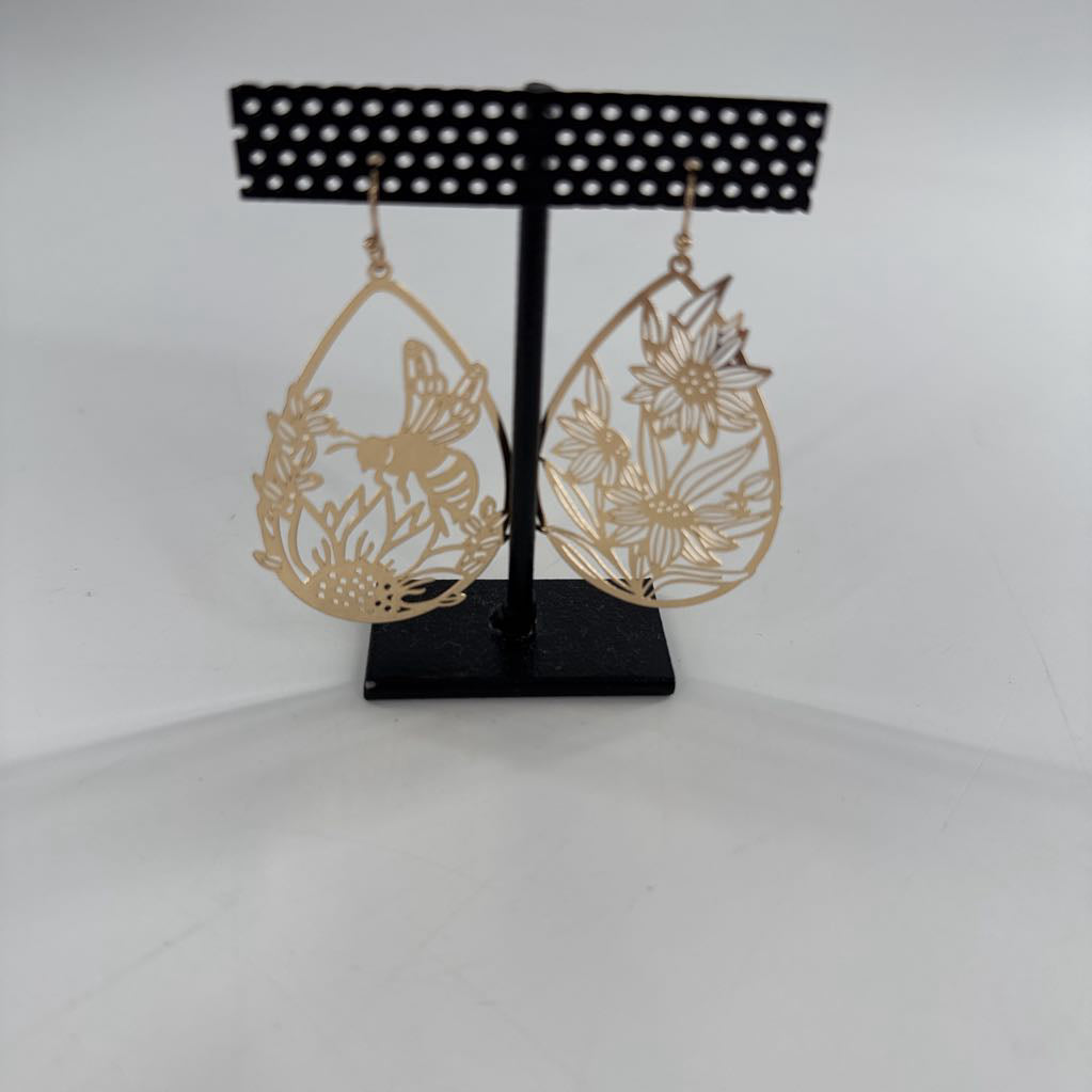 goldtone teardrop dangle earrings