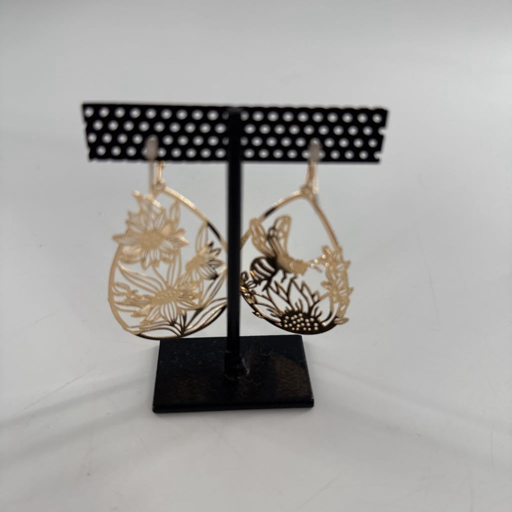 goldtone teardrop dangle earrings