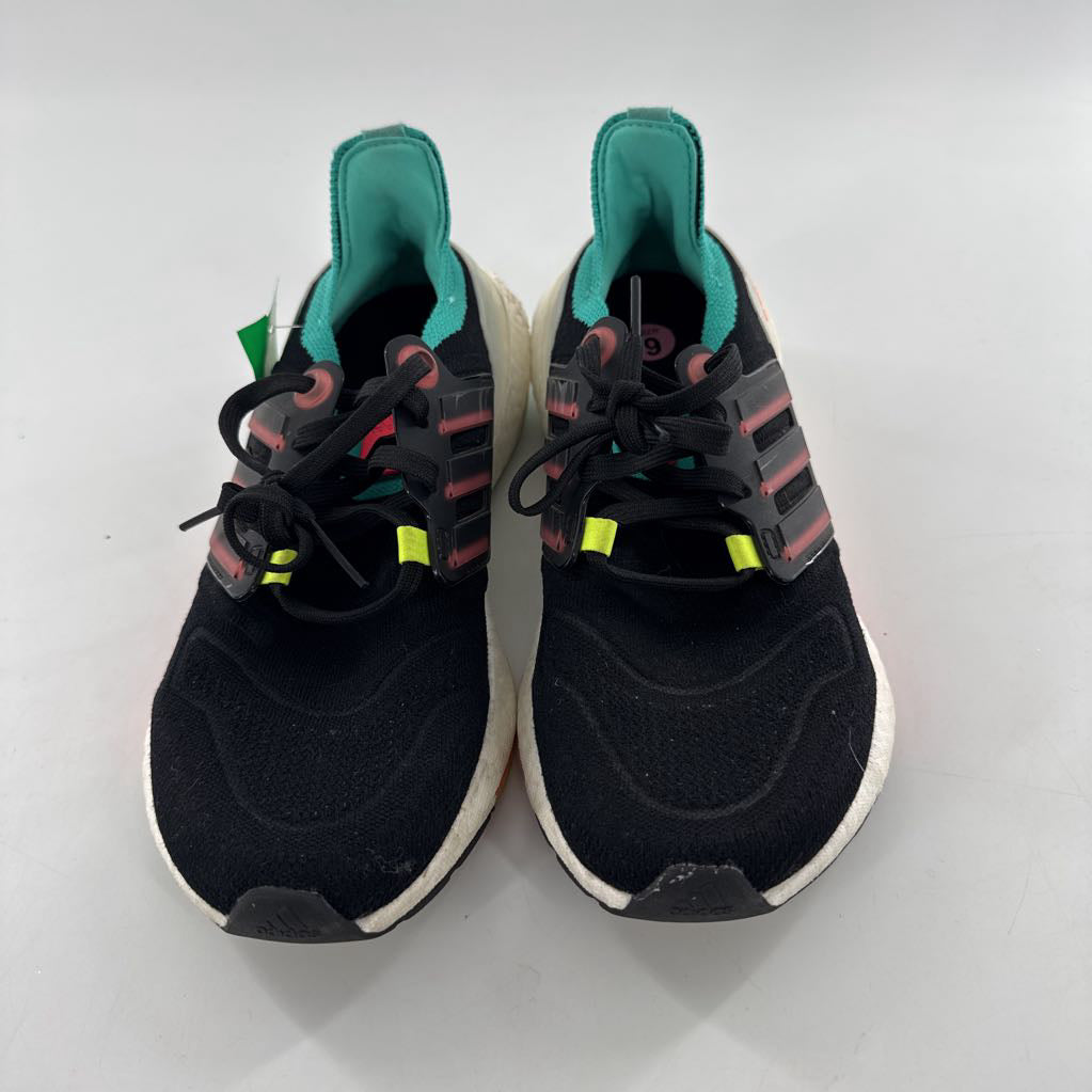 6.5 (fits like a 9) lace-up sneaker