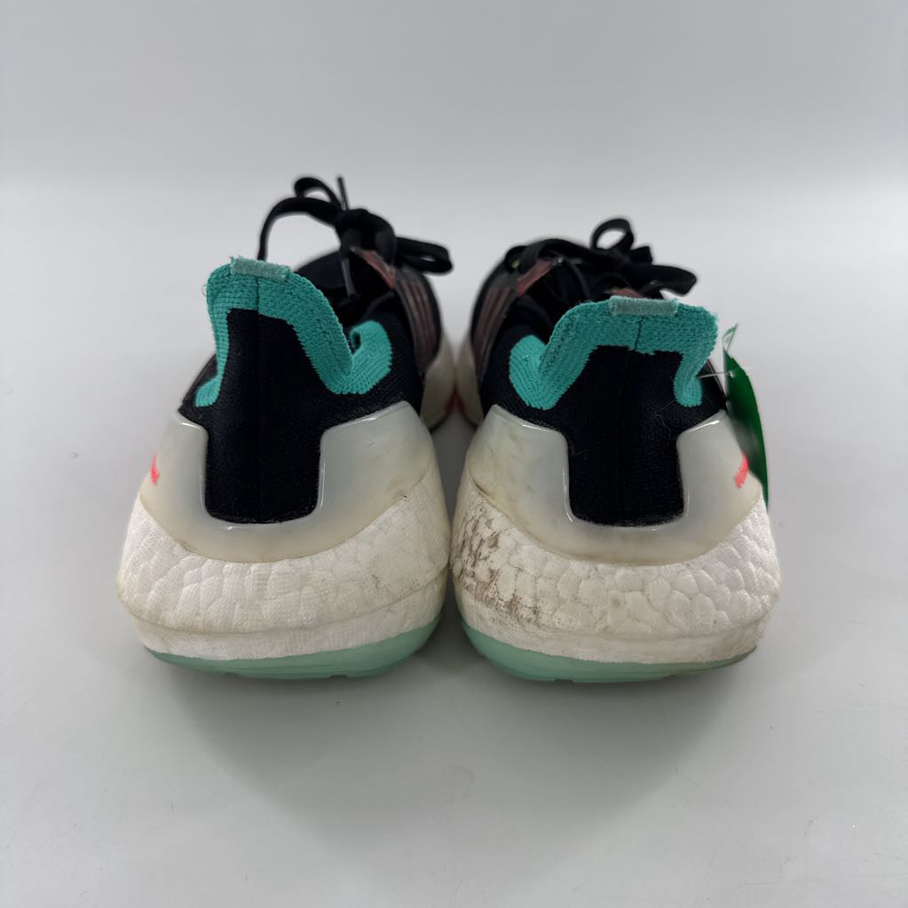 6.5 (fits like a 9) lace-up sneaker