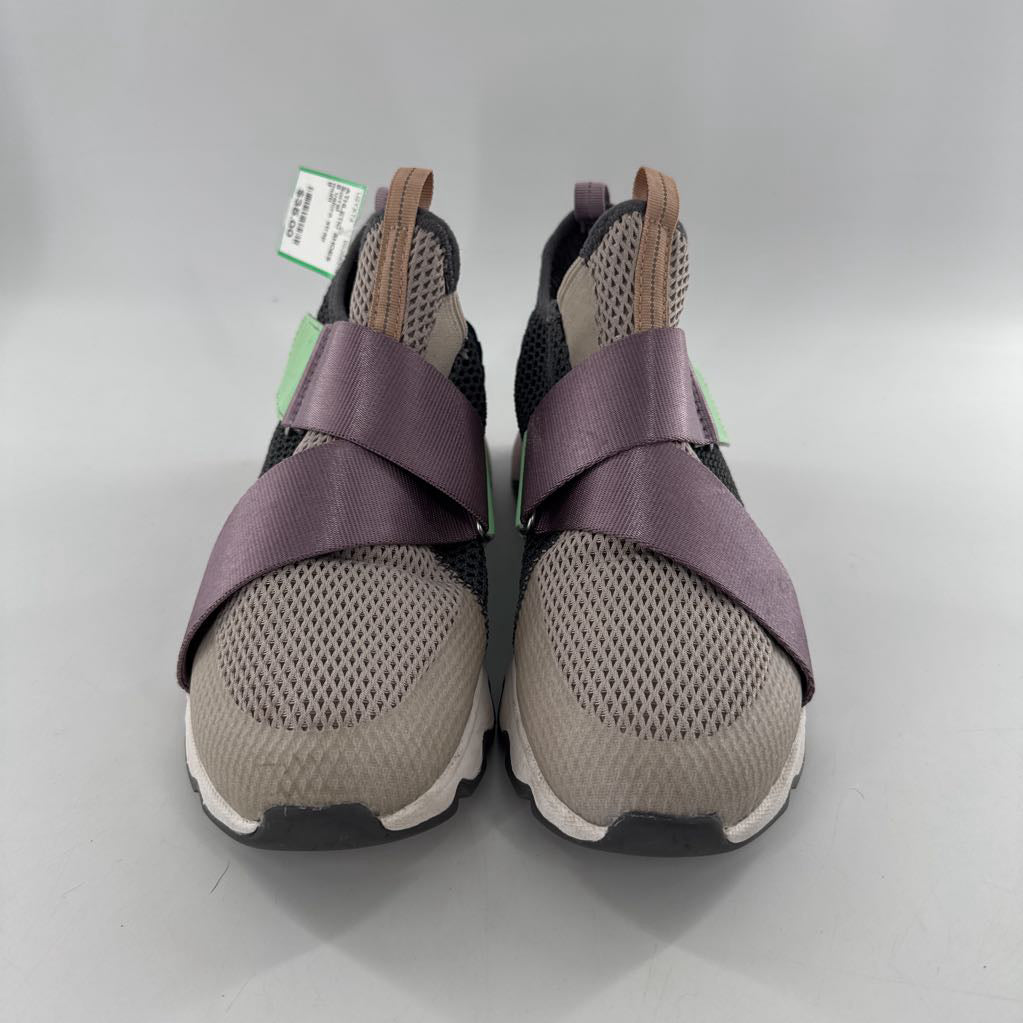 8 velcro strap mesh sneaker