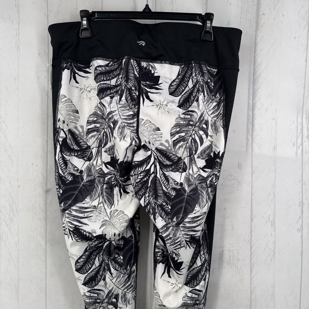 1X leaf print leggings