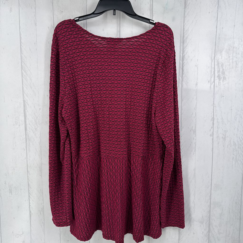 XL textured l/s top