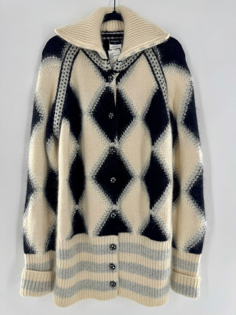 40 l/s button argyle sweater w/ glittery thread accent