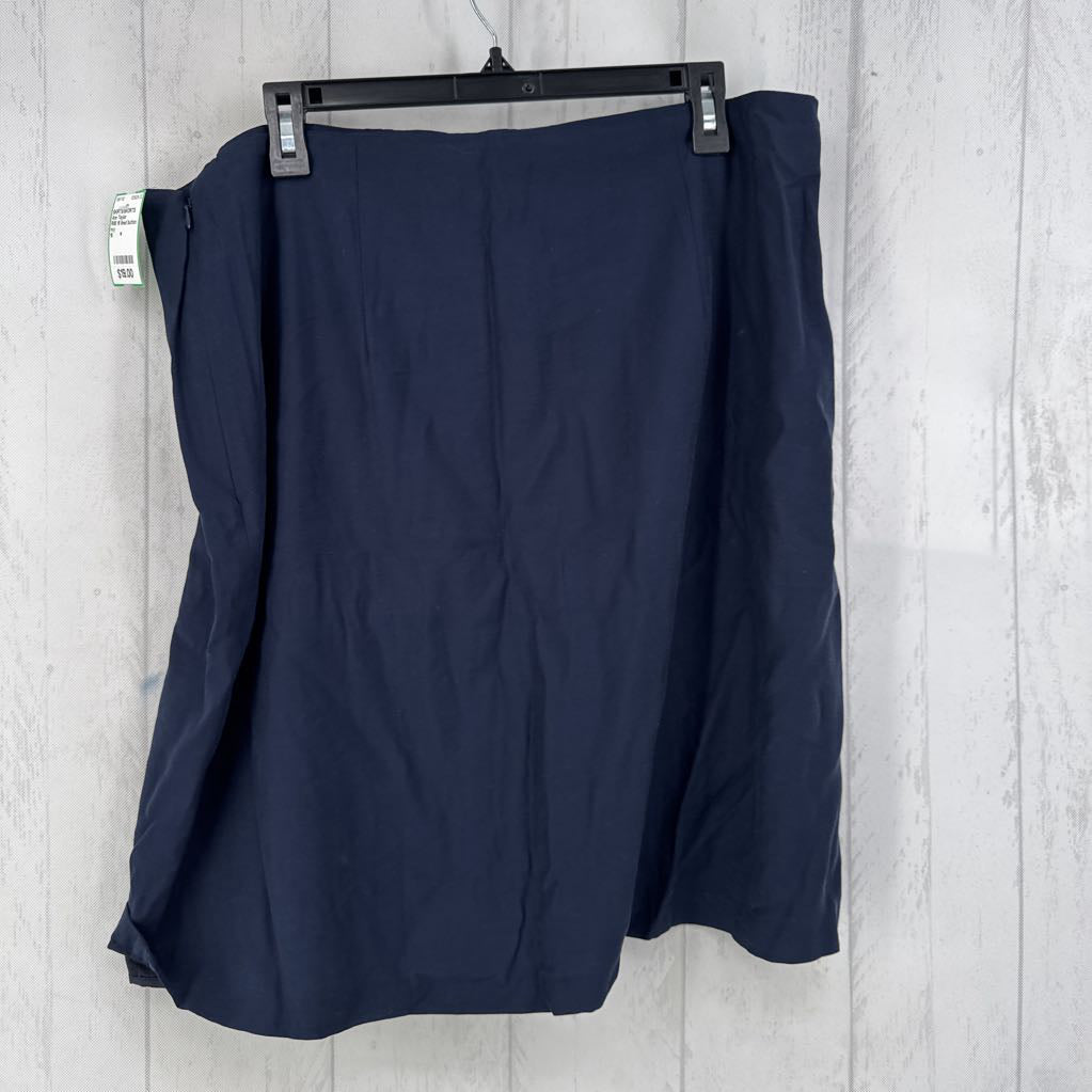 R55 16 lined button accent skirt