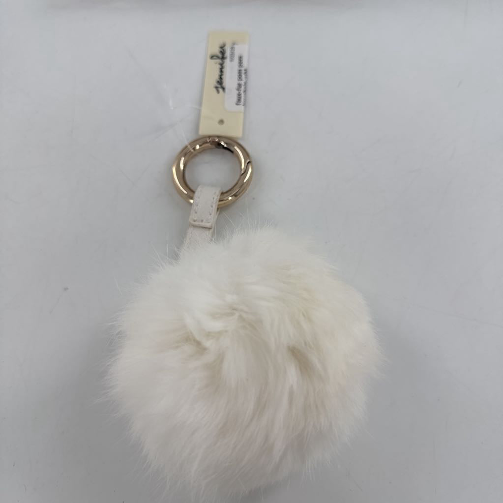 faux-fur pom pom keychain-wht