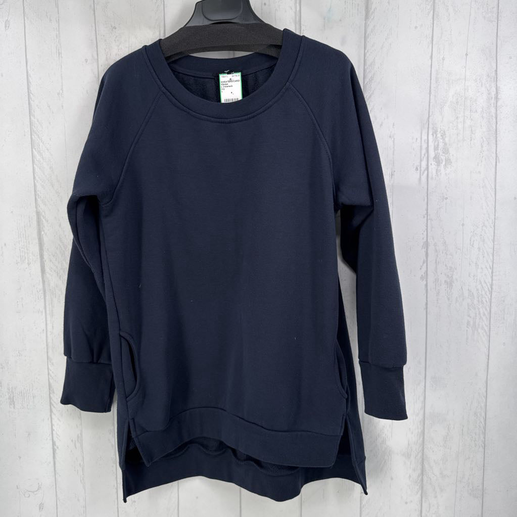 L crewneck sweatshirt