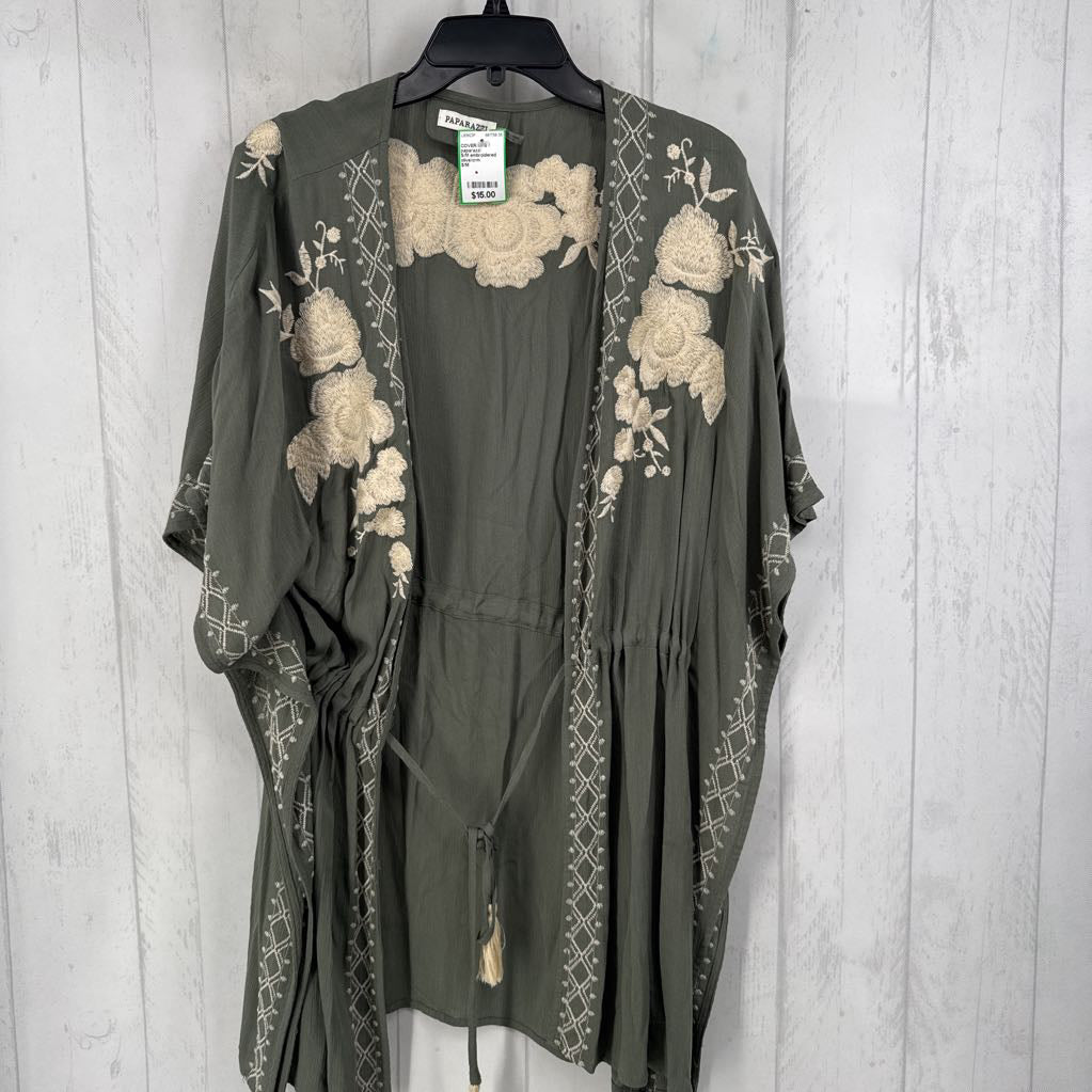 S/M embroidered kimono