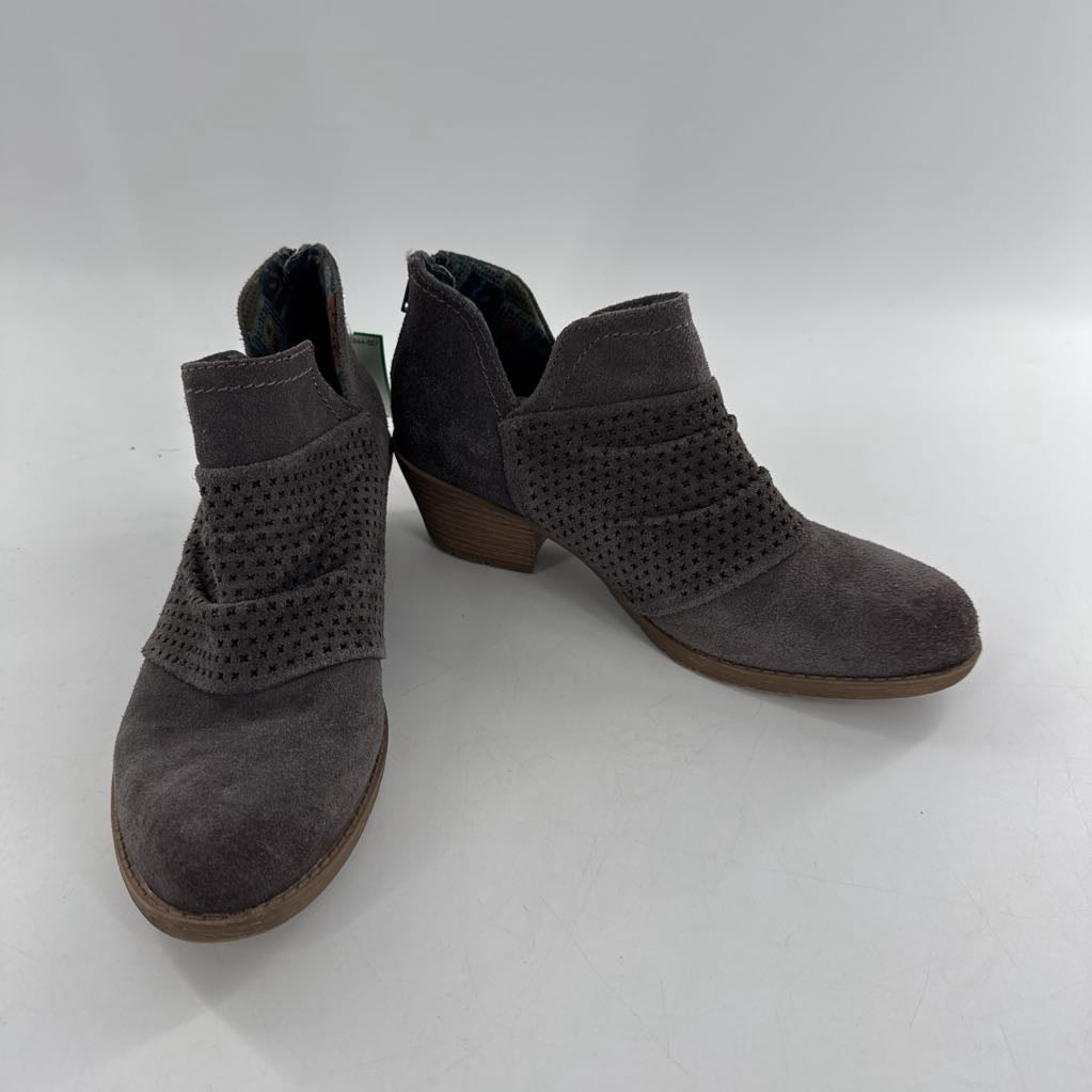 8 leather ankle boot