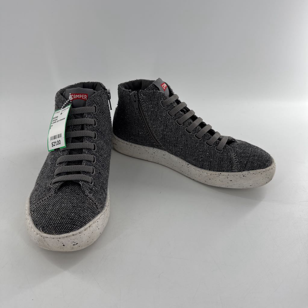9 ankle zip sneaker