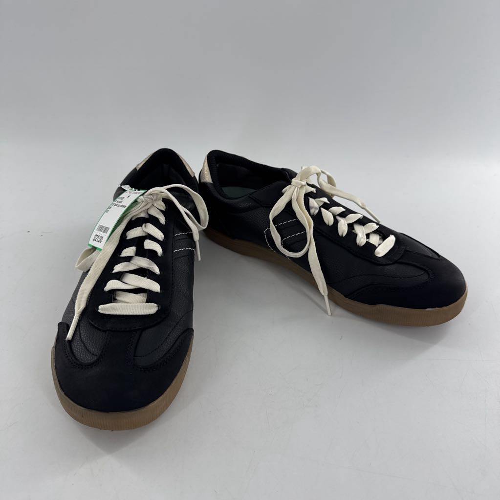 8.5 lace up sneaker
