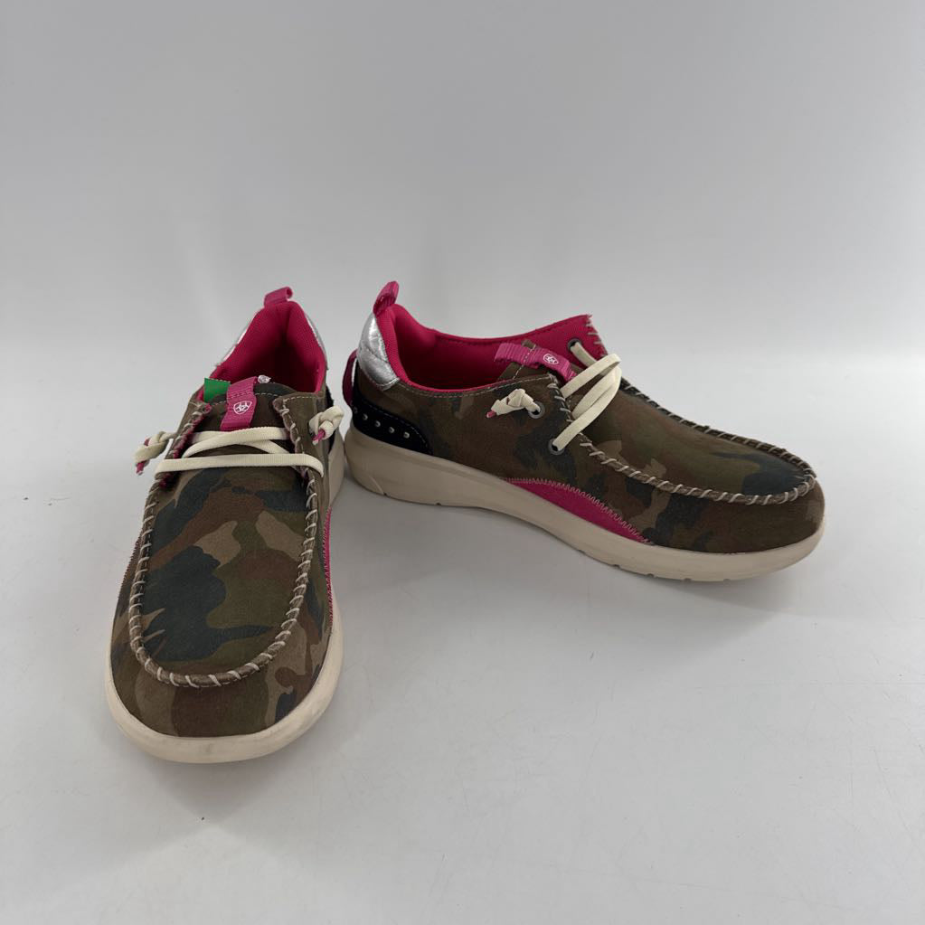 8.5 camo print slip-ons