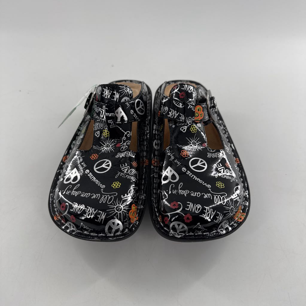 7 peace & love t-strap mules