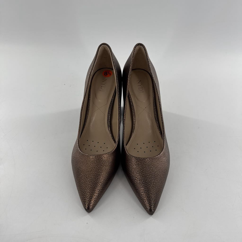 8.5 pointy toe pumps