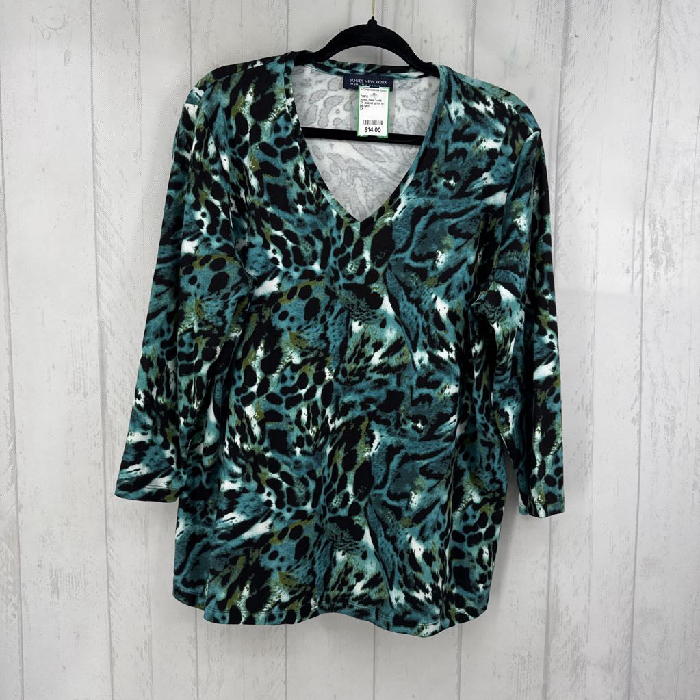 2X animal print v-neck 3/4 slv top