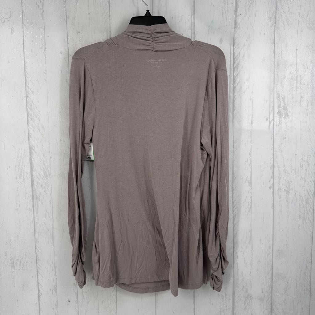 M crossover ruched side l/s top