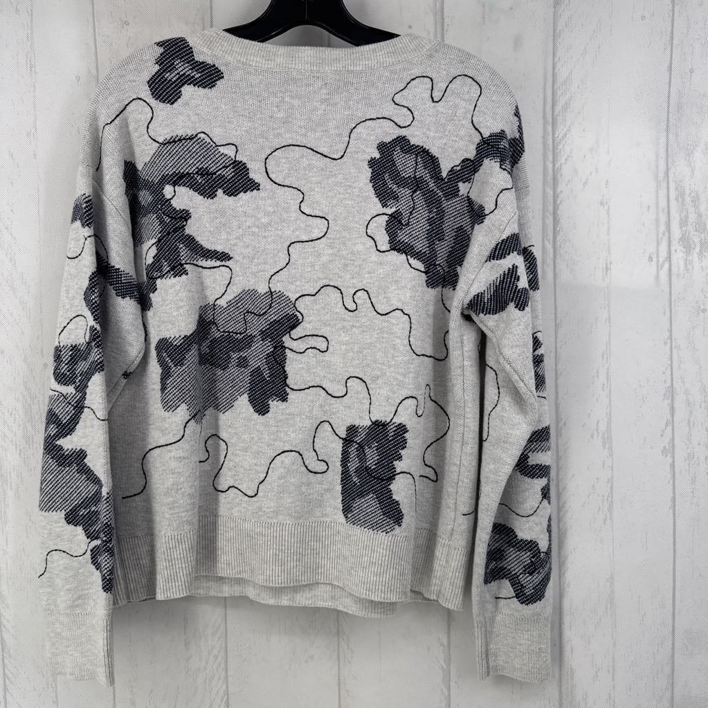 M embroidered v-neck sweater