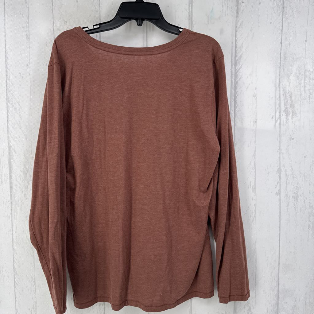 XL v-neck graphic l/s tee-medallion