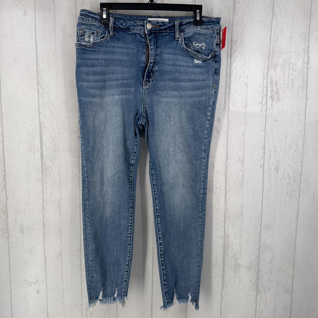 32 frayed hem skinny jean