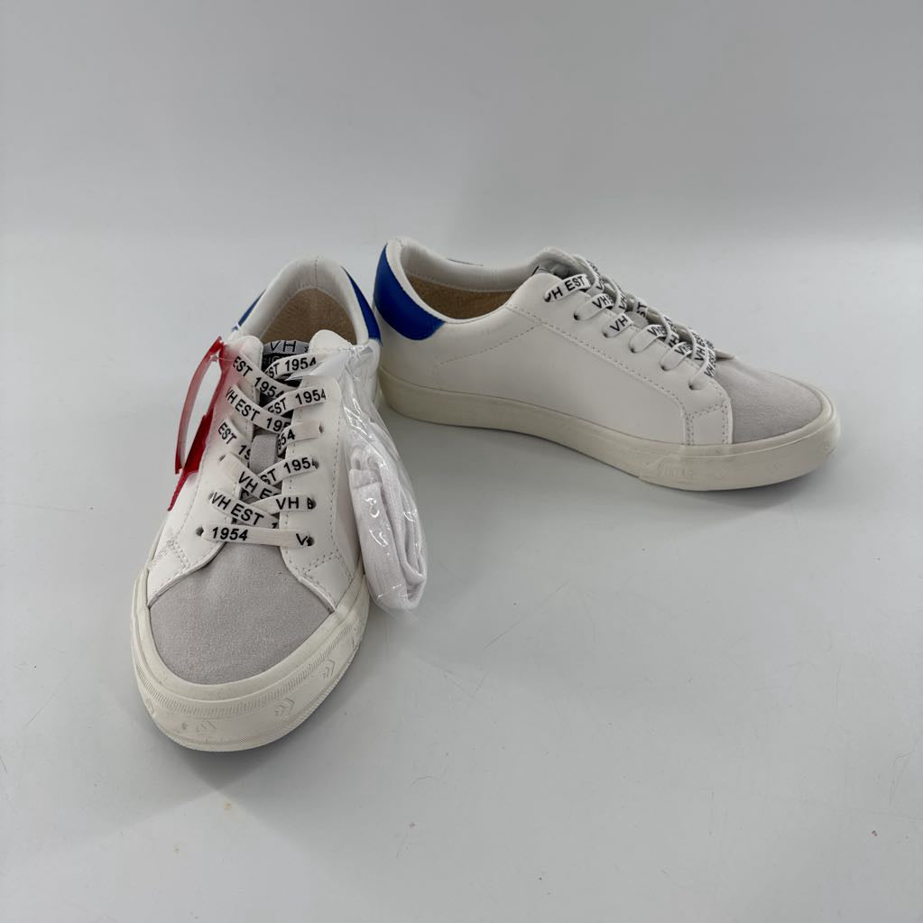 5.5 lace up sneaker