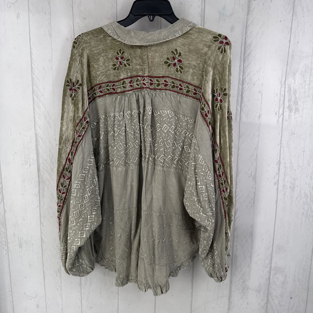 XL embroidered button down l/s top