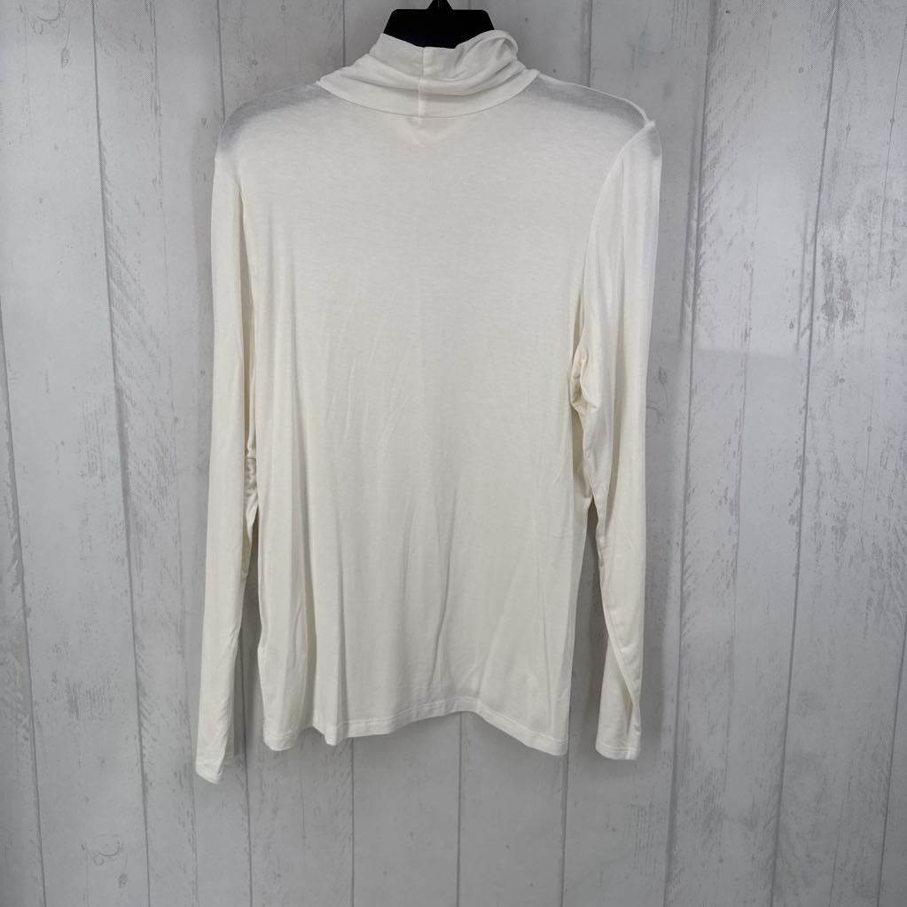 L t-neck l/s top
