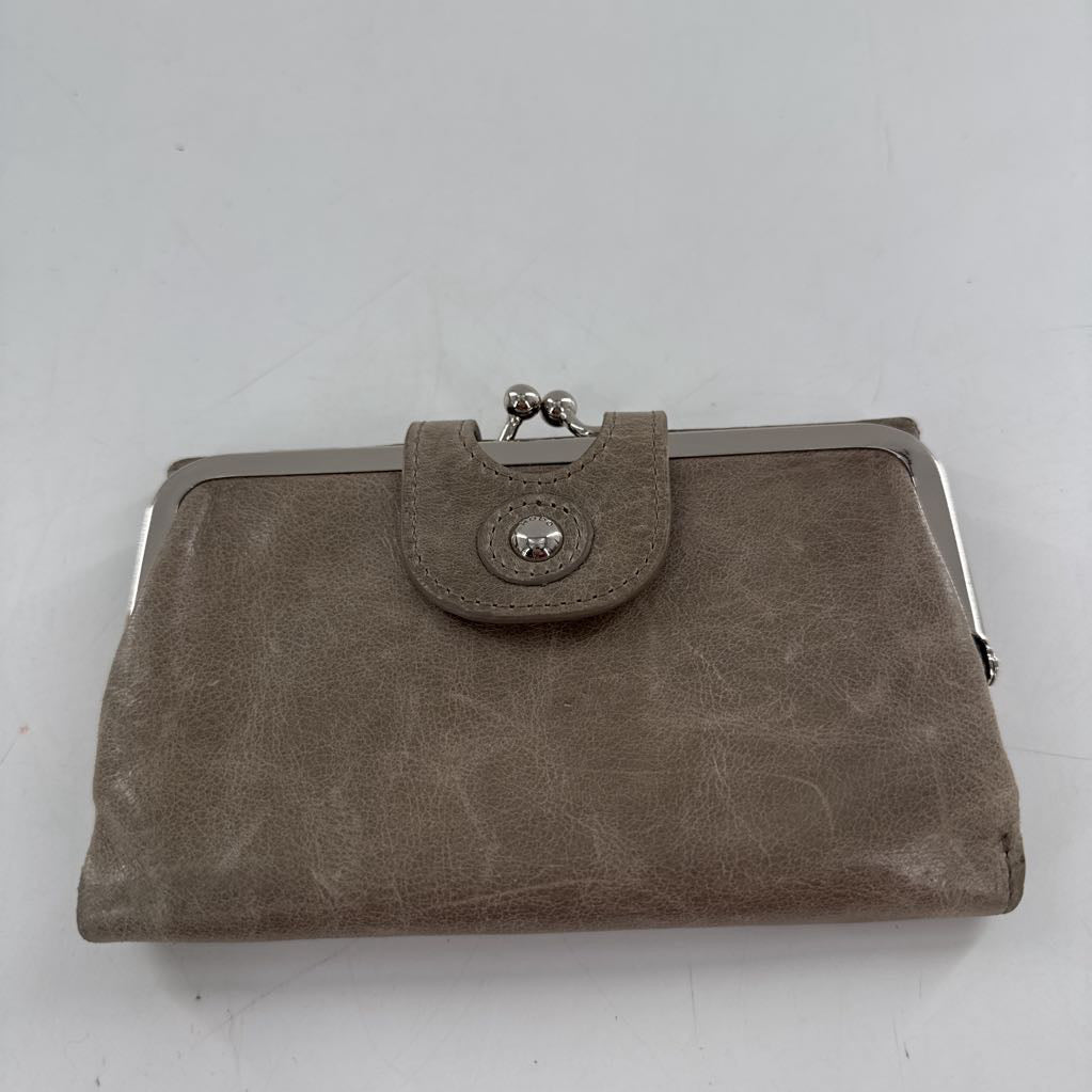 kiss lock bi-fold wallet