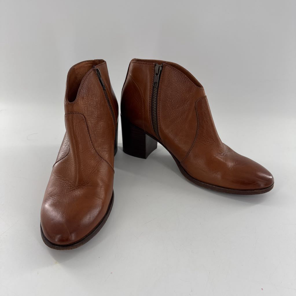 10 leather ankle boot