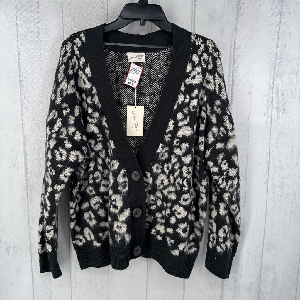R30 M animal print cardi