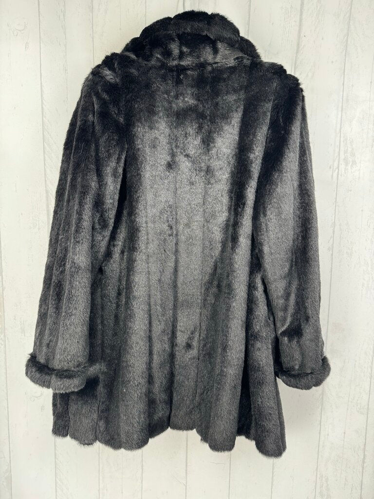 L button faux fur coat