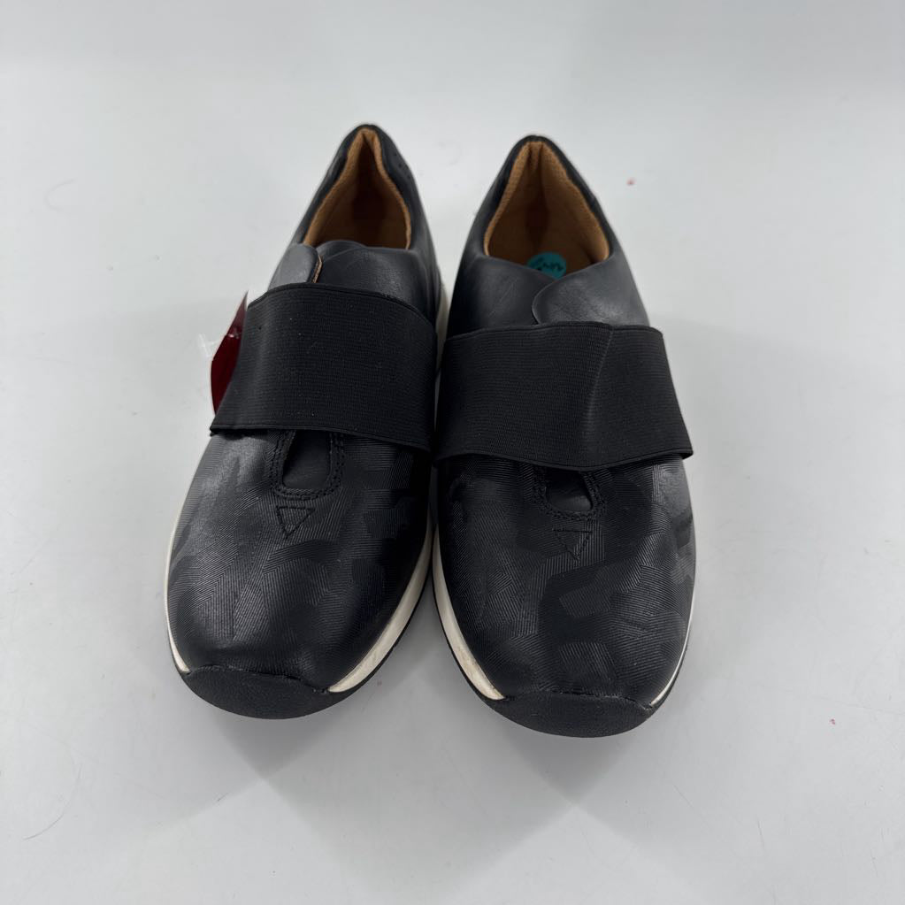 7.5 leather slip-on sneaker