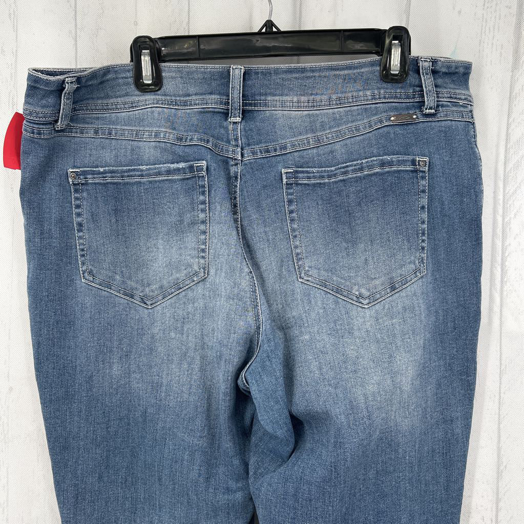 16 distressed boyfriend jeans