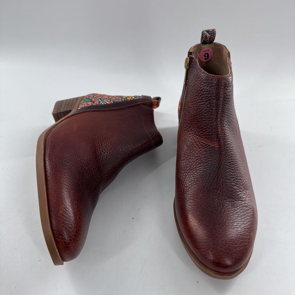 9 leather flo print bootie