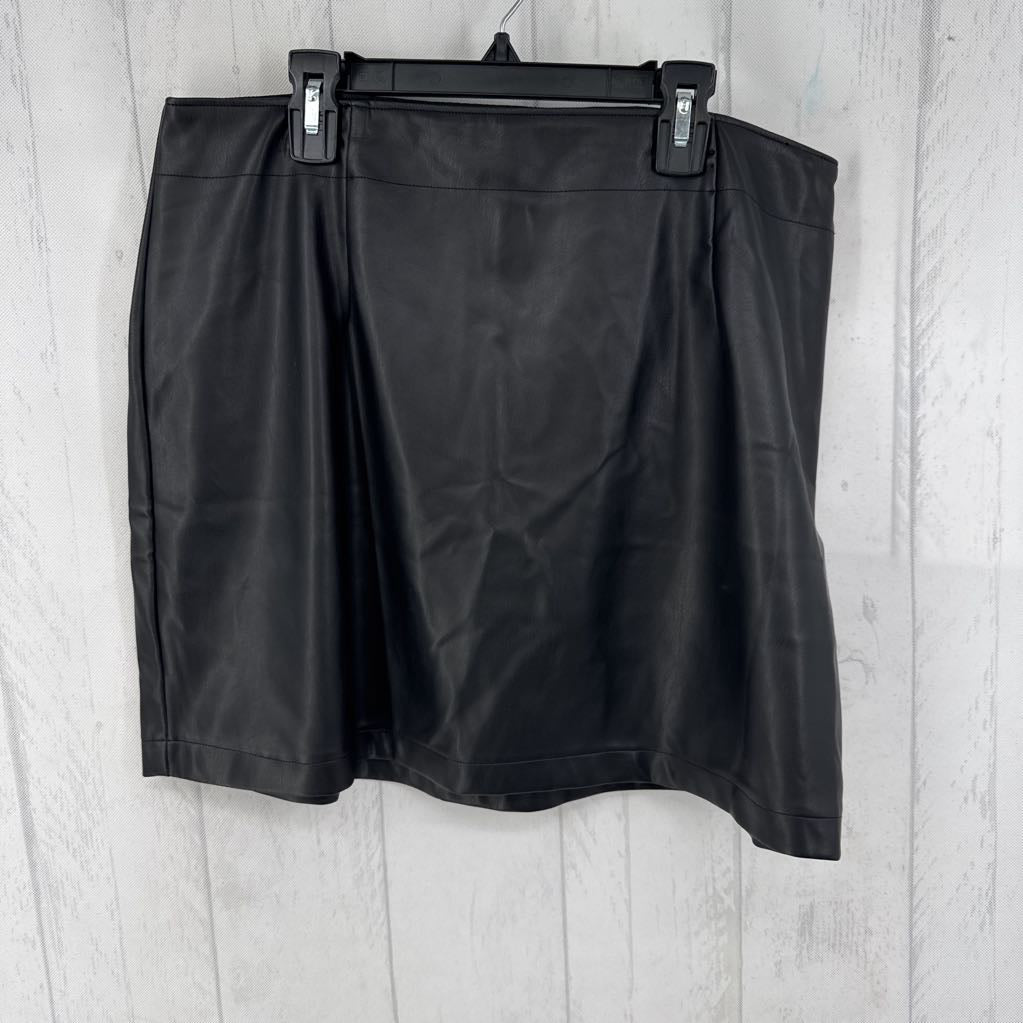 R50 L vegan leather skirt
