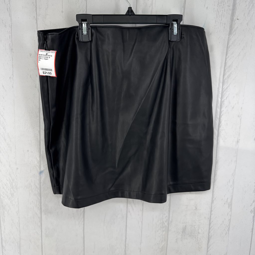 R50 L vegan leather skirt