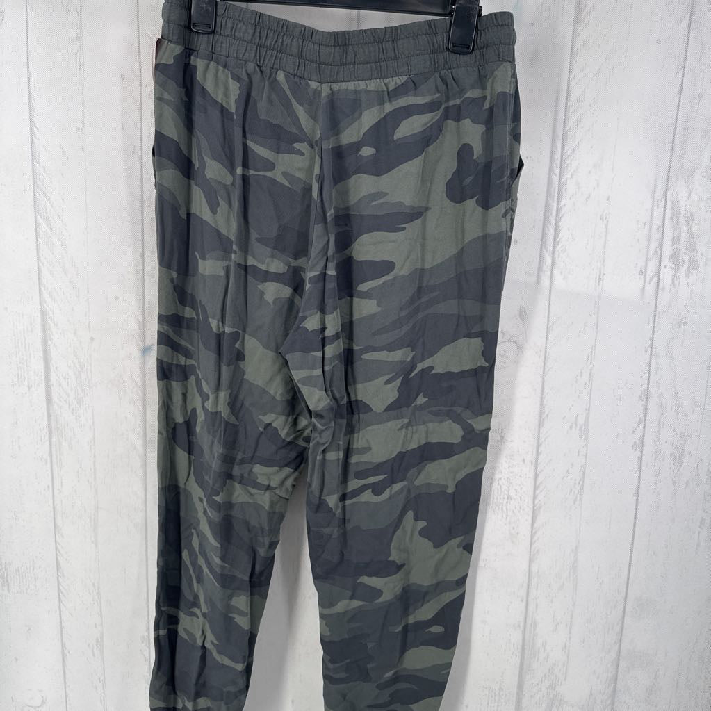 L camo print joggers