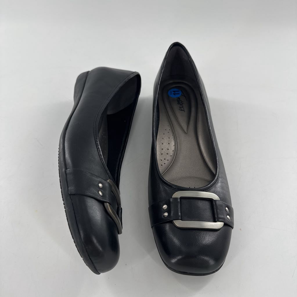 11 ballet flats w/ buckle ornament