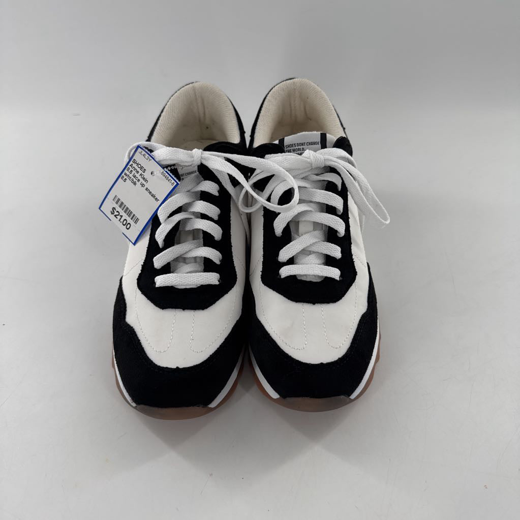 8.5 lace up sneaker
