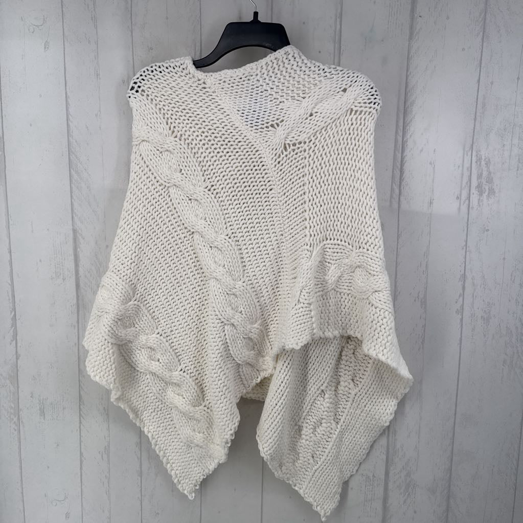 M cable knit poncho