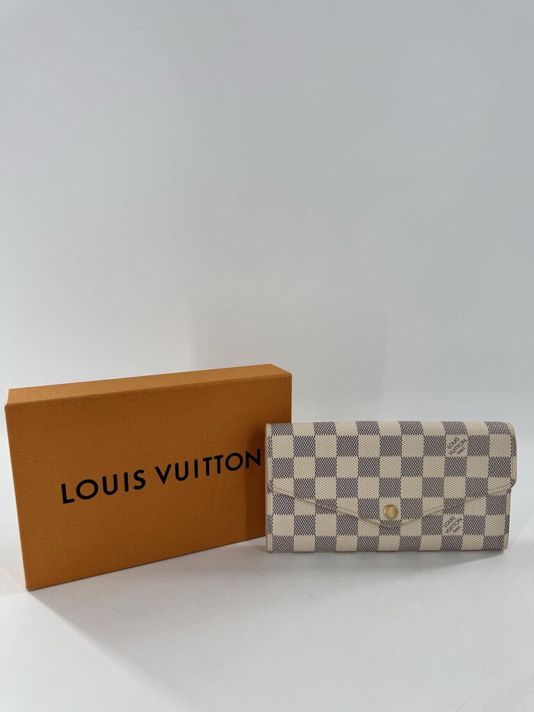 bi-fold wallet damier w/ dust bag & box