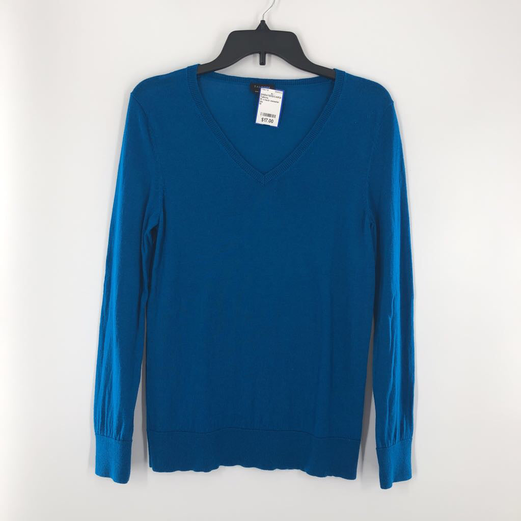 M v-neck sweater