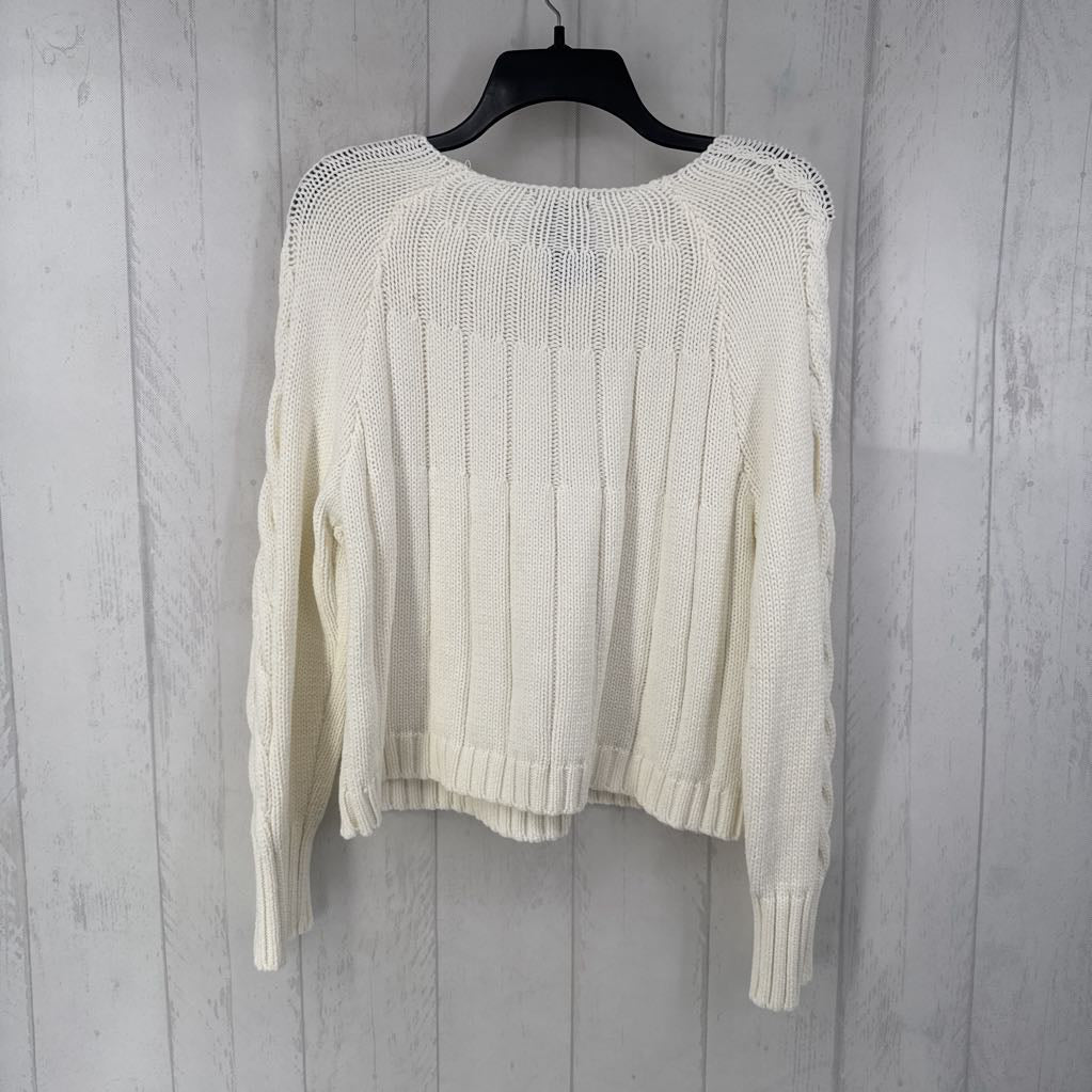 L cable knit sweater