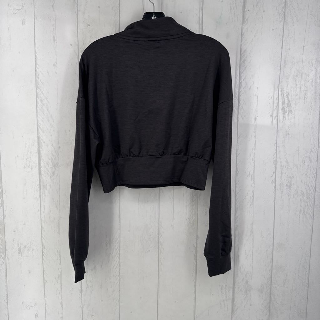 R60 L crop quarter zip pullover